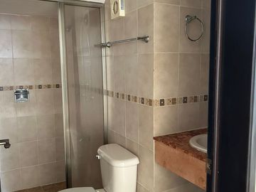 EN VENTA EXCELENTE CASA DE 3 RECAMARAS UNA EN PLANTA BAJA UBICADA EN SANTA FE