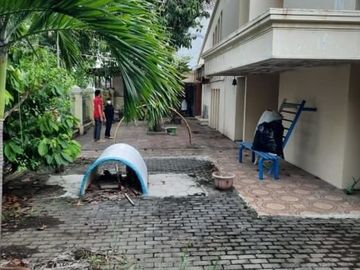 Rumah Manyar Rejo Cocok untuk Usaha, 0 jln raya. ada kolam renang