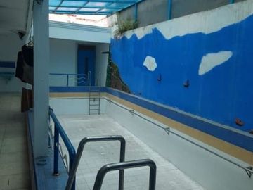 Rumah Manyar Rejo Cocok untuk Usaha, 0 jln raya. ada kolam renang