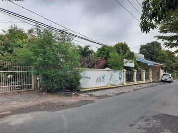 Rumah Manyar Rejo Cocok untuk Usaha, 0 jln raya. ada kolam renang