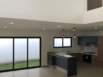 CASA EN VENTA 4 RECAMARAS VALLE TINTO CORREGIDORA