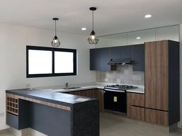 CASA EN VENTA 4 RECAMARAS VALLE TINTO CORREGIDORA