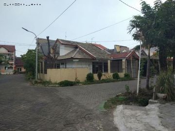Rumah Pojok Taman Klampis Harapan 2 Car Port