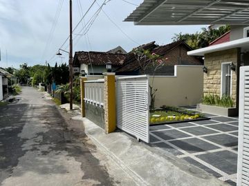 Dijual 1 unit Rumah siap huni Lokasi di Janturan Tirtoadi Mlati Sleman yk. (Kelurahan Tirtoadi kebarat 300m)