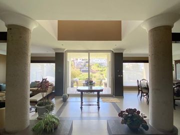 Amplia Casa en Venta