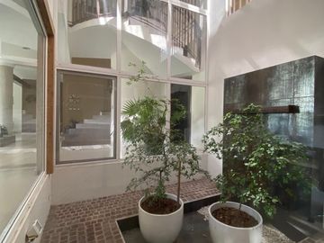 Amplia Casa en Venta
