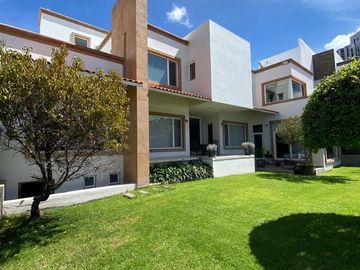 Amplia Casa en Venta