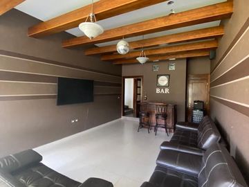 Amplia Casa en Venta