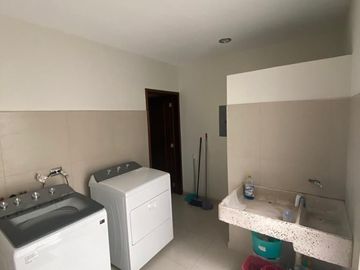 Amplia Casa en Venta