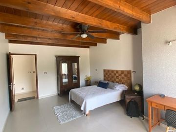 Amplia Casa en Venta