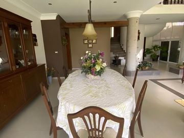 Amplia Casa en Venta