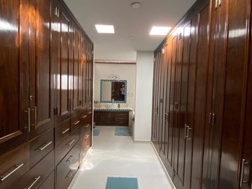 Amplia Casa en Venta