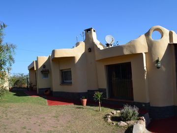 Casa en Tanti en barrio cerrado