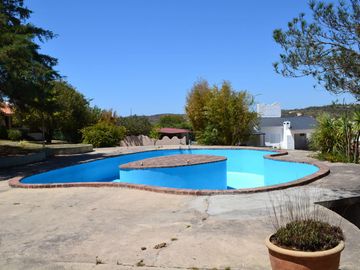 Casa en Tanti en barrio cerrado