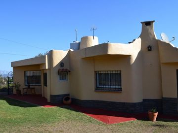 Casa en Tanti en barrio cerrado