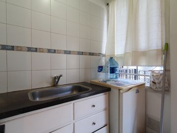Venta - Departamento dos ambientes con balcón a la calle - Gascón 1984