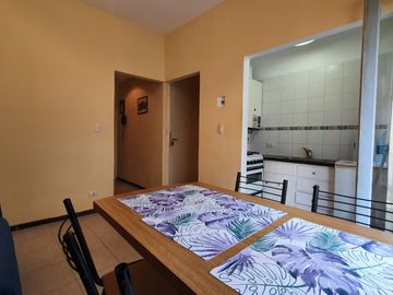 Venta - Departamento dos ambientes con balcón a la calle - Gascón 1984