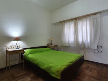 Venta - Departamento dos ambientes con balcón a la calle - Gascón 1984
