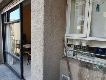 Venta - Departamento dos ambientes con balcón a la calle - Gascón 1984