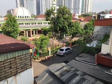 DIJUAL CEPAT : Rumah dekat kampus, mall, toll gate di Kemanggisan