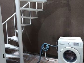 Dijual Rumah Bangunan 2 Lantai di Jl. Gunung Anyar, Surabaya