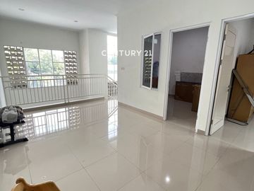 Disewaka Rumah  2 Lantai Full Furnished Harapan Indah Bekasi