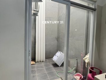 Disewaka Rumah  2 Lantai Full Furnished Harapan Indah Bekasi