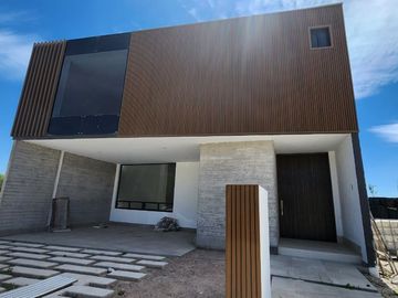 Casa en venta en Residencial San Nicolás Premier, zona Pte.  de Aguascalientes
