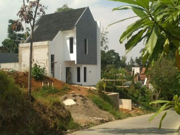 Rumah di Lingkungan yg Nyaman di Taman Melati Pasir Impun Bandung dekat Alun&sup2; Ujung Berung Harga 1M-an Cash.
