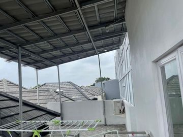 Rumah 2 Lantai Full Renovasi di Cluster Palm Summarecon Bekasi