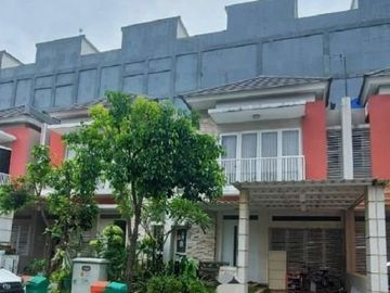 Rumah 2 Lantai Full Renovasi di Cluster Palm Summarecon Bekasi