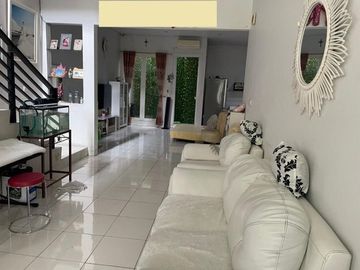 Rumah 2 Lantai Full Renovasi di Cluster Palm Summarecon Bekasi