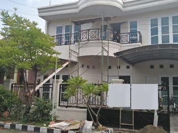 Rumah Minimalis 2 Lantai Rungkut Asri View Balkon