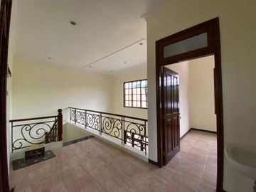 Rumah 2 Lantai Villa Bukit Mas *DN