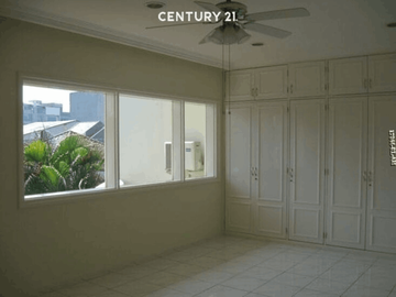 Disewakan Rumah Ada Swimming Pool Di Kebayoran Lama