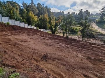 HERMOSO TERRENO EN CONDOMINIO, SECTOR LOS PINOS, MONJAS FRAN