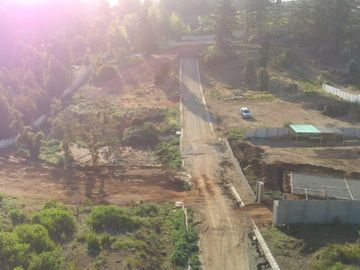 HERMOSO TERRENO EN CONDOMINIO, SECTOR LOS PINOS, MONJAS FRAN