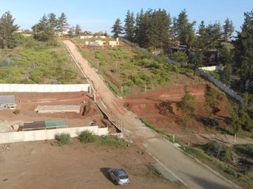 HERMOSO TERRENO EN CONDOMINIO, SECTOR LOS PINOS, MONJAS FRAN