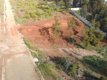 HERMOSO TERRENO EN CONDOMINIO, SECTOR LOS PINOS, MONJAS FRAN