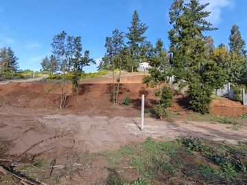 HERMOSO TERRENO EN CONDOMINIO, SECTOR LOS PINOS, MONJAS FRAN