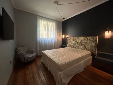 Casa en Venta en Edificio completo de 3 pisos. 6 departamentos y local comercial. Santo Domingo/Miraflores. Metro Bellas Artes