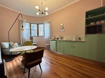 Casa en Venta en Edificio completo de 3 pisos. 6 departamentos y local comercial. Santo Domingo/Miraflores. Metro Bellas Artes