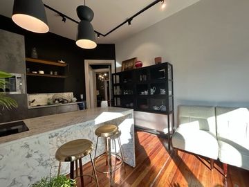 Casa en Venta en Edificio completo de 3 pisos. 6 departamentos y local comercial. Santo Domingo/Miraflores. Metro Bellas Artes