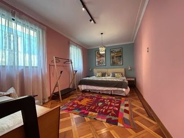 Casa en Venta en Edificio completo de 3 pisos. 6 departamentos y local comercial. Santo Domingo/Miraflores. Metro Bellas Artes
