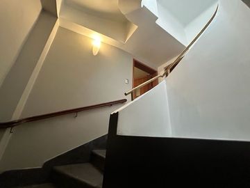 Casa en Venta en Edificio completo de 3 pisos. 6 departamentos y local comercial. Santo Domingo/Miraflores. Metro Bellas Artes