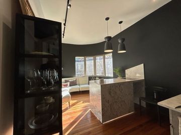 Casa en Venta en Edificio completo de 3 pisos. 6 departamentos y local comercial. Santo Domingo/Miraflores. Metro Bellas Artes