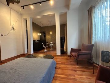 Casa en Venta en Edificio completo de 3 pisos. 6 departamentos y local comercial. Santo Domingo/Miraflores. Metro Bellas Artes