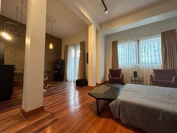 Casa en Venta en Edificio completo de 3 pisos. 6 departamentos y local comercial. Santo Domingo/Miraflores. Metro Bellas Artes