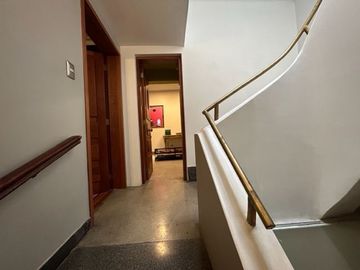 Casa en Venta en Edificio completo de 3 pisos. 6 departamentos y local comercial. Santo Domingo/Miraflores. Metro Bellas Artes