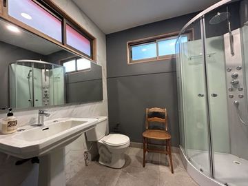 Casa en Venta en Edificio completo de 3 pisos. 6 departamentos y local comercial. Santo Domingo/Miraflores. Metro Bellas Artes